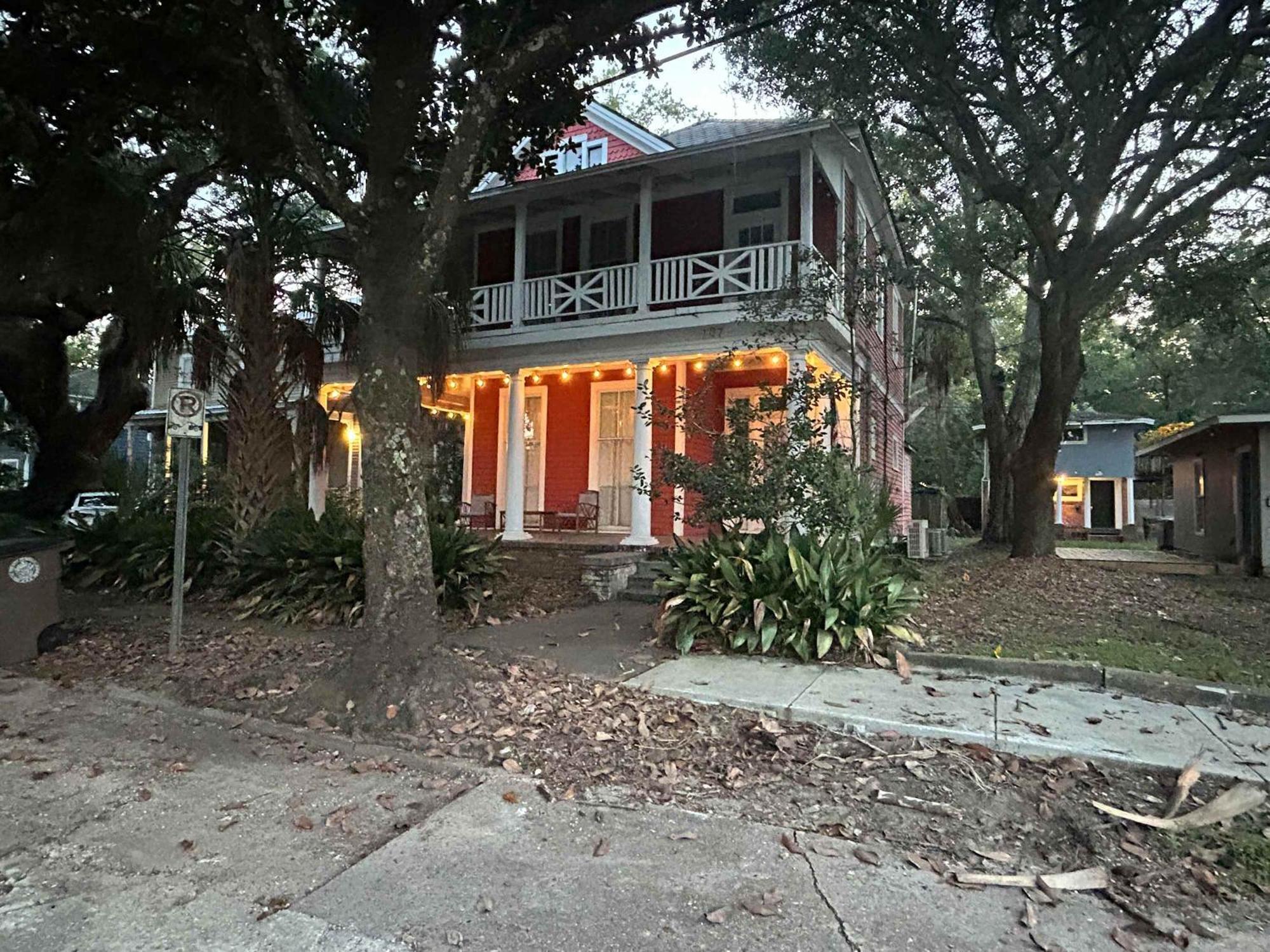 Pretty Peach Palace-Historic, Mins To Downtown モービル エクステリア 写真