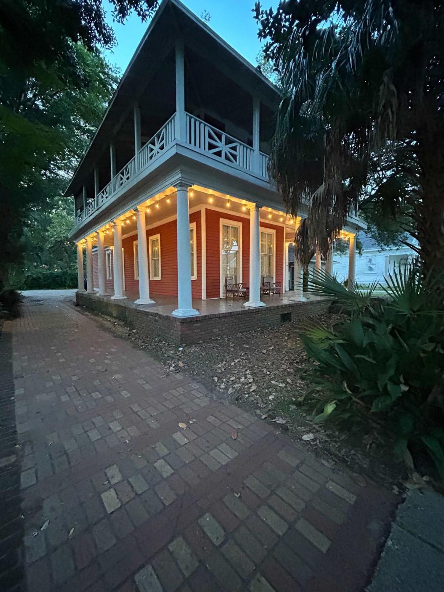 Pretty Peach Palace-Historic, Mins To Downtown モービル エクステリア 写真
